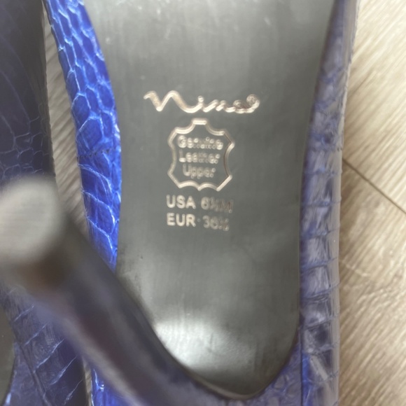 Nina Ricci Leather Cobalt Blue Snake Pumps - Like New - Picture 5 of 5